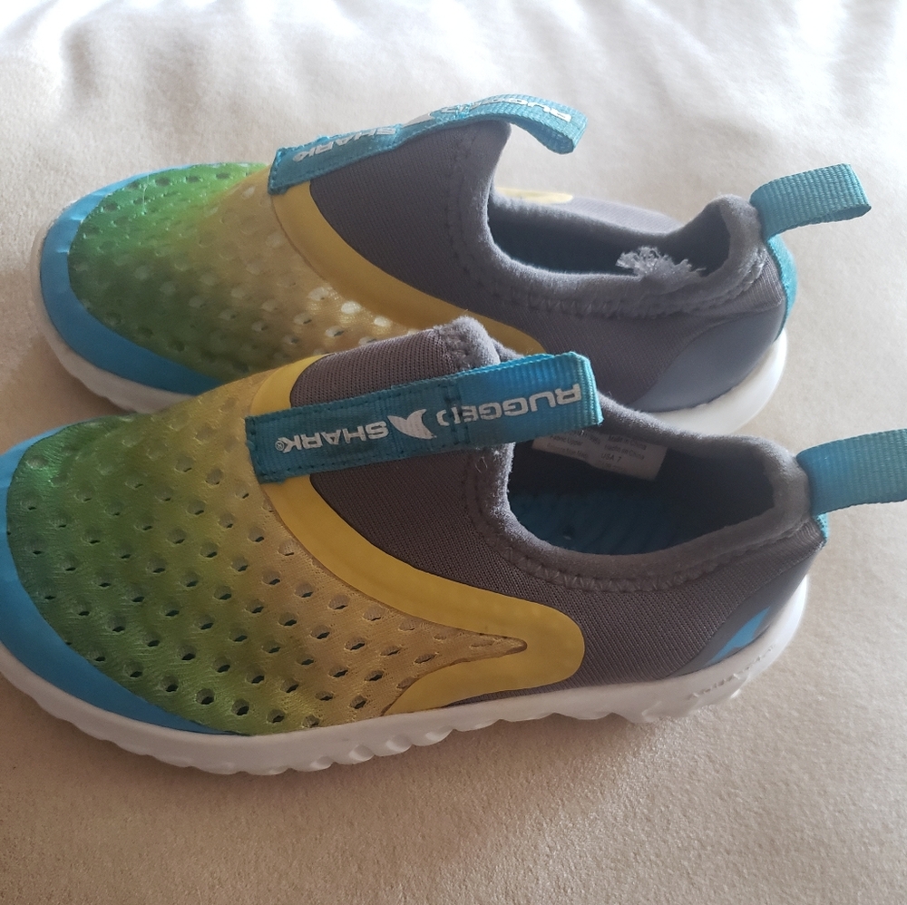 Pugged Shark Kids Water Shoes - Green and Yellow